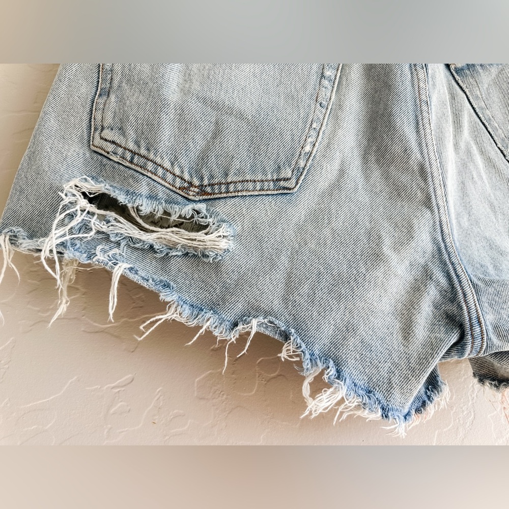 AGOLDE Parker Vintage Cutoff Denim Shorts Light Wash Distress Women’s - Size 32 - Picture 11 of 13